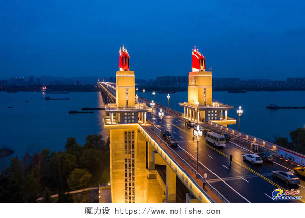 南京长江大桥上的路灯南京旅游